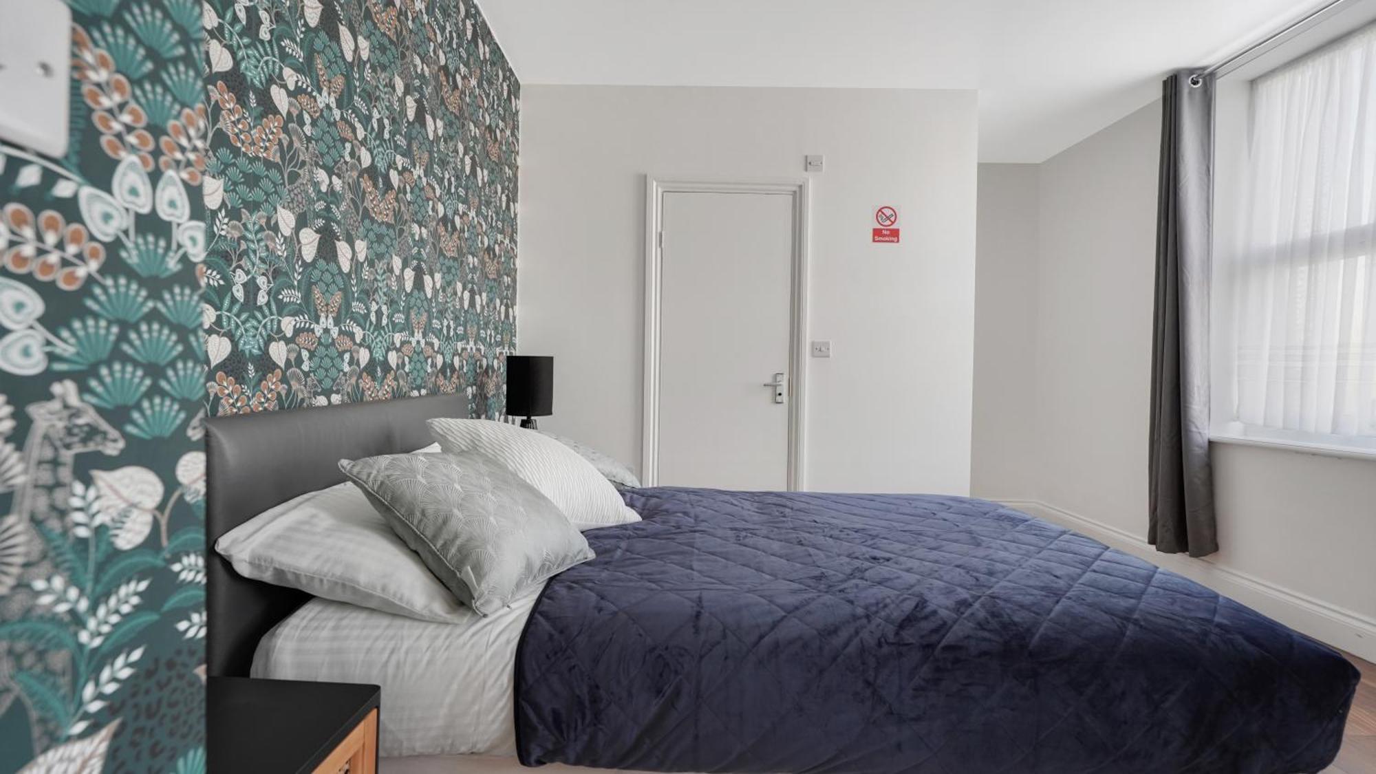 Comfy Double En-Suite Room In Barking 바킹 외부 사진