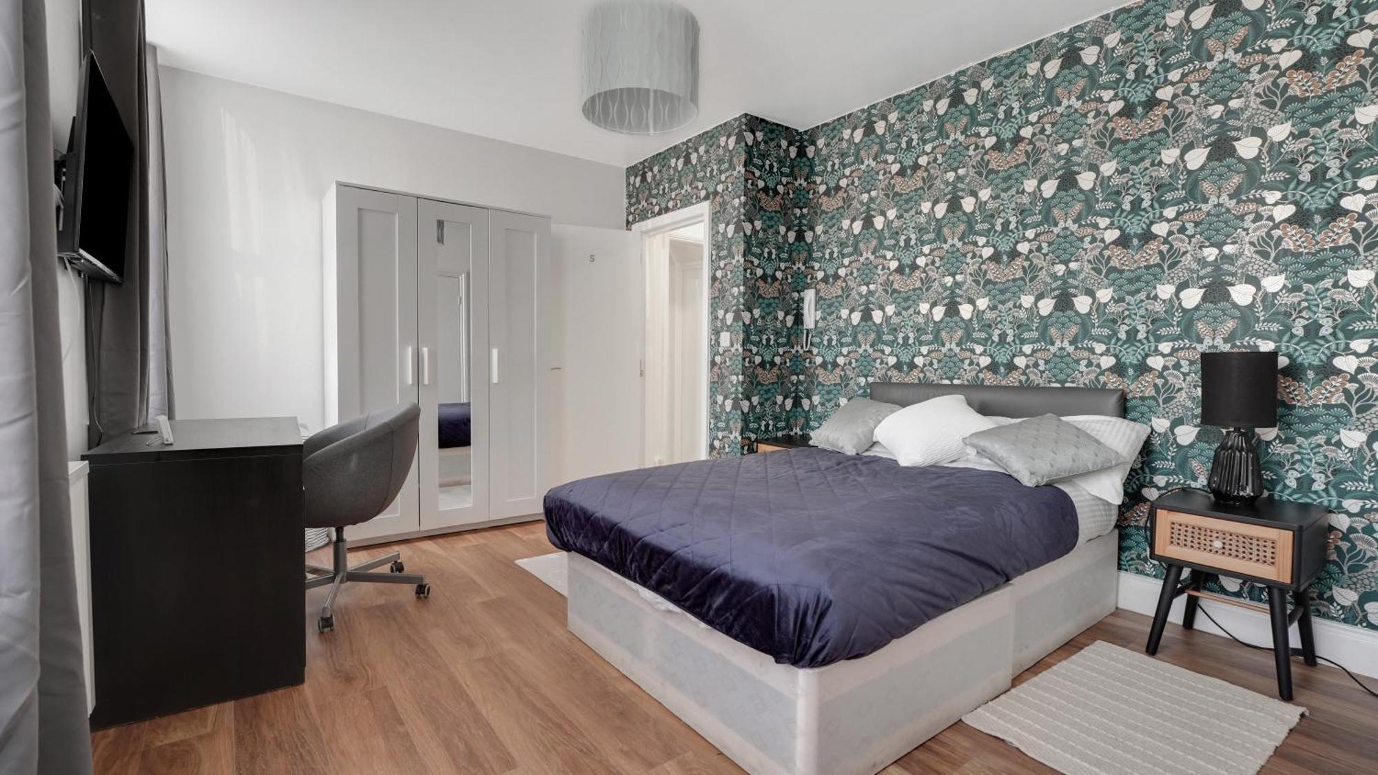 Comfy Double En-Suite Room In Barking 바킹 외부 사진